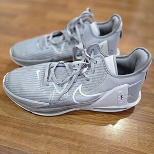 Nike Men's Gray Athletic Shoes